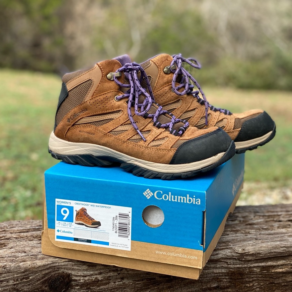 Columbia Women’s Crestwood Mid Waterproof Hiking Boots Tan/purple size 9
